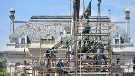asi trabajan en la restauracion del monumento de plaza san martin asi trabajan en la restauracion del monumento de plaza san martin
