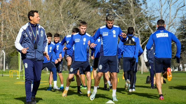 mientras se entrena con gimnasia, lo buscan dos grandes de sudamerica