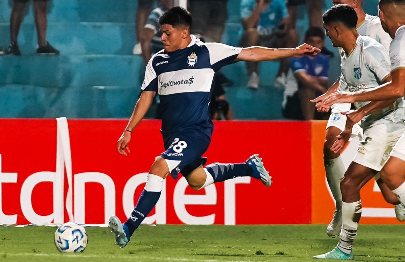 Atlético Tucumán Gimnasia Corbalán.jpg