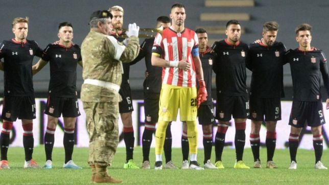 la superliga le entregara las camisetas de todos los equipos a la familia del tata brown