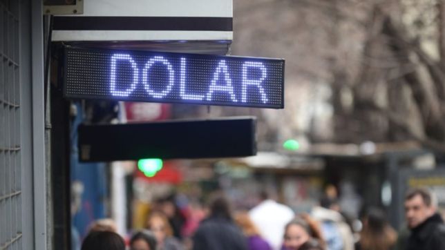se abre el cupo de 200 dolares de septiembre: ¿que bancos lo venden mas barato?