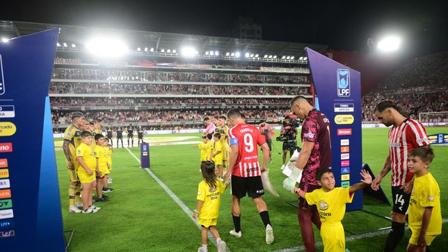 boca le hizo el pasillo de campeon a estudiantes en uno bajo un clima hostil y tenso