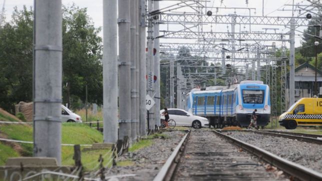 murio el joven que viajaba en el techo del tren roca y se electrocuto
