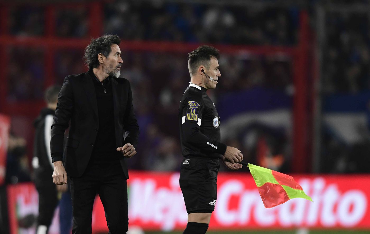 Estudiantes Vélez Supercopa Internacional Domínguez.jpg