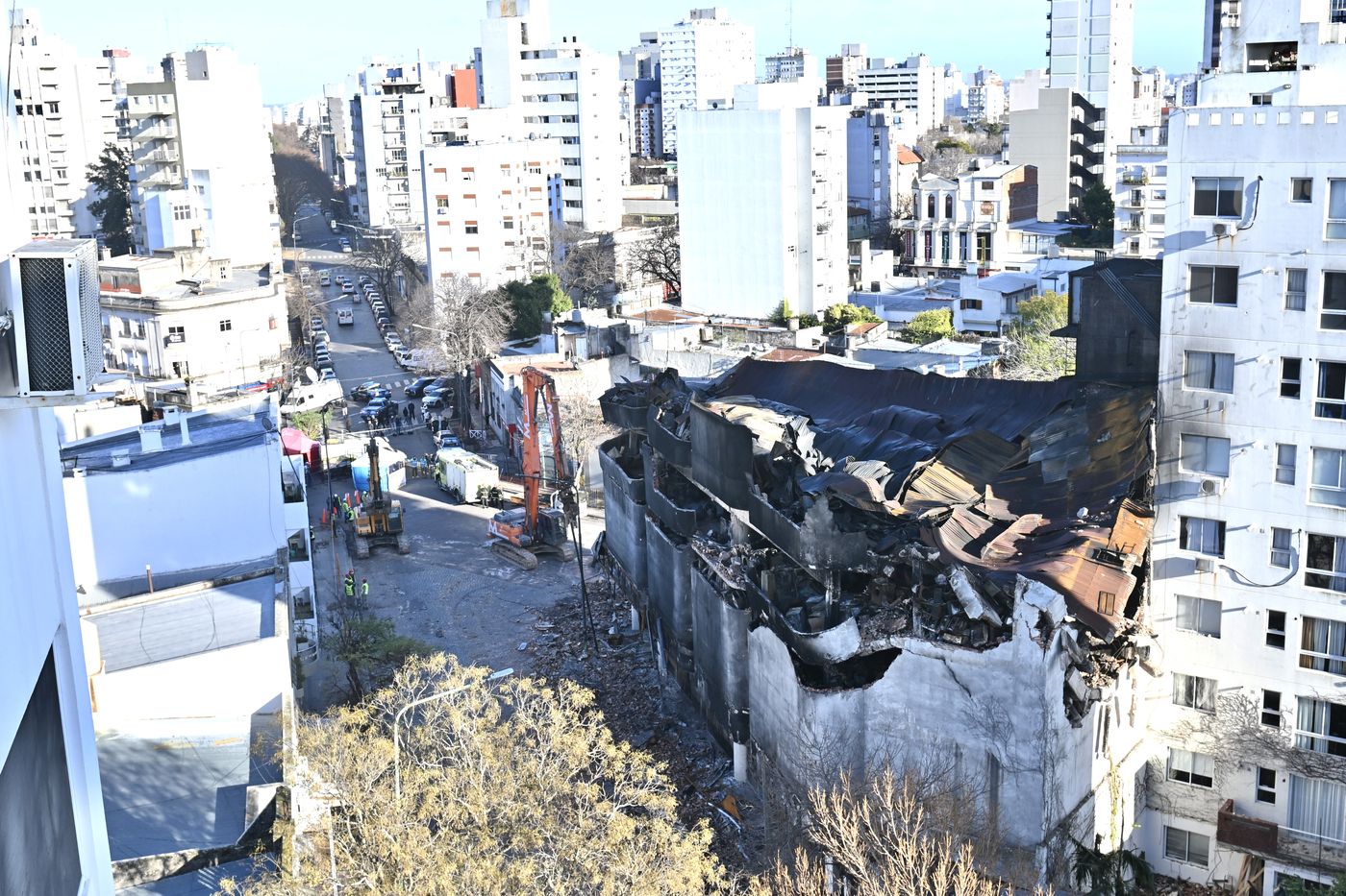 La demolición del depósito que se incendió comenzará a las 10