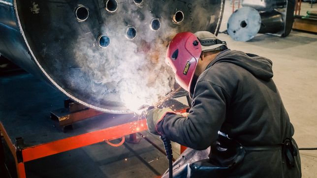 aseguran que la actividad economica crecio 4,6% en diciembre, pero cerro 2024 en caida