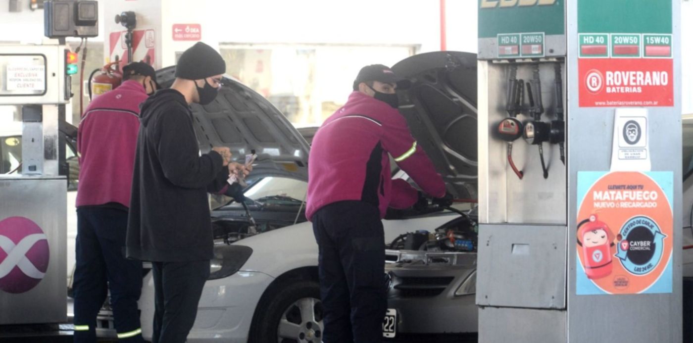 Colas en estación de servicio de GNC