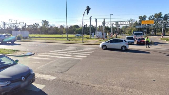 iniciaron las obras en un paso a nivel de city bell y el transito esta cerrado por 40 dias