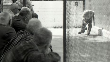 Recuerdos en blanco y negro de las canchas de bochas que brillaron en el Parque San Martín Recuerdos en blanco y negro de las canchas de bochas que brillaron en el Parque San Martín