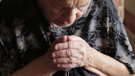 brutal robo y entradera a una abuela en la plata: se llevaron hasta el aire acondicionado brutal robo y entradera a una abuela en la plata: se llevaron hasta el aire acondicionado