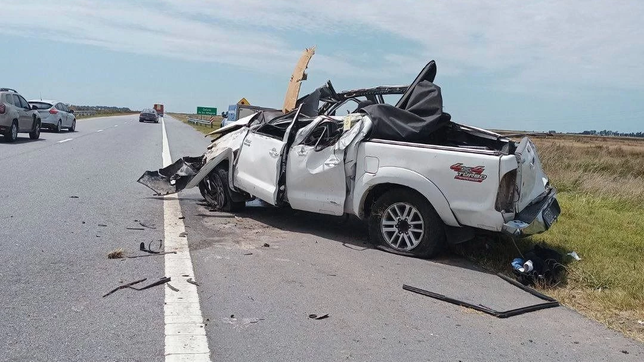 volco una camioneta, un chico de 18 anos murio y hay cuatro heridos