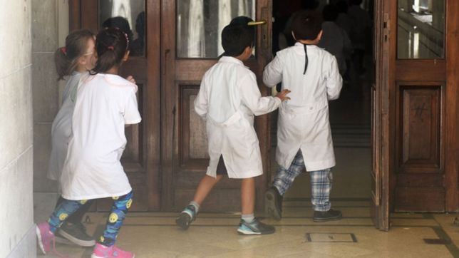 solo una de cada tres escuelas no tuvo casos de covid-19 durante las clases presenciales