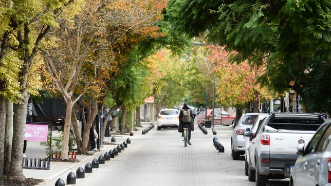 city bell completo su renovado centro comercial en calle cantilo