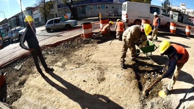 la municipalidad adelanto un aumento y los sueldos de junio llegan con subas y aguinaldo