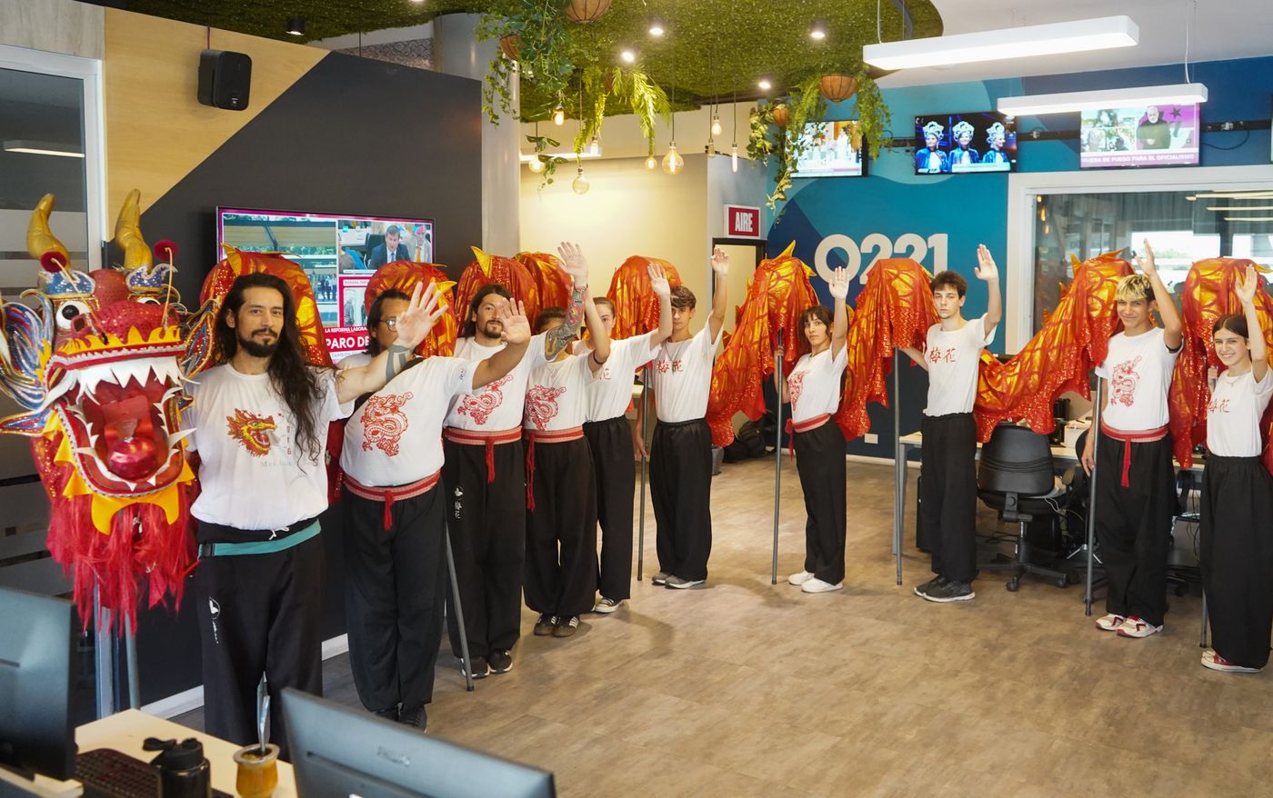 El Dragón Chino visitó 0221.com.ar antes de la gran celebración en La Plata El Dragón Chino visitó 0221.com.ar antes de la gran celebración en La Plata