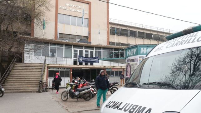 aparecio muerto un hombre en su casa de la plata e investigan si consumio alcohol etilico