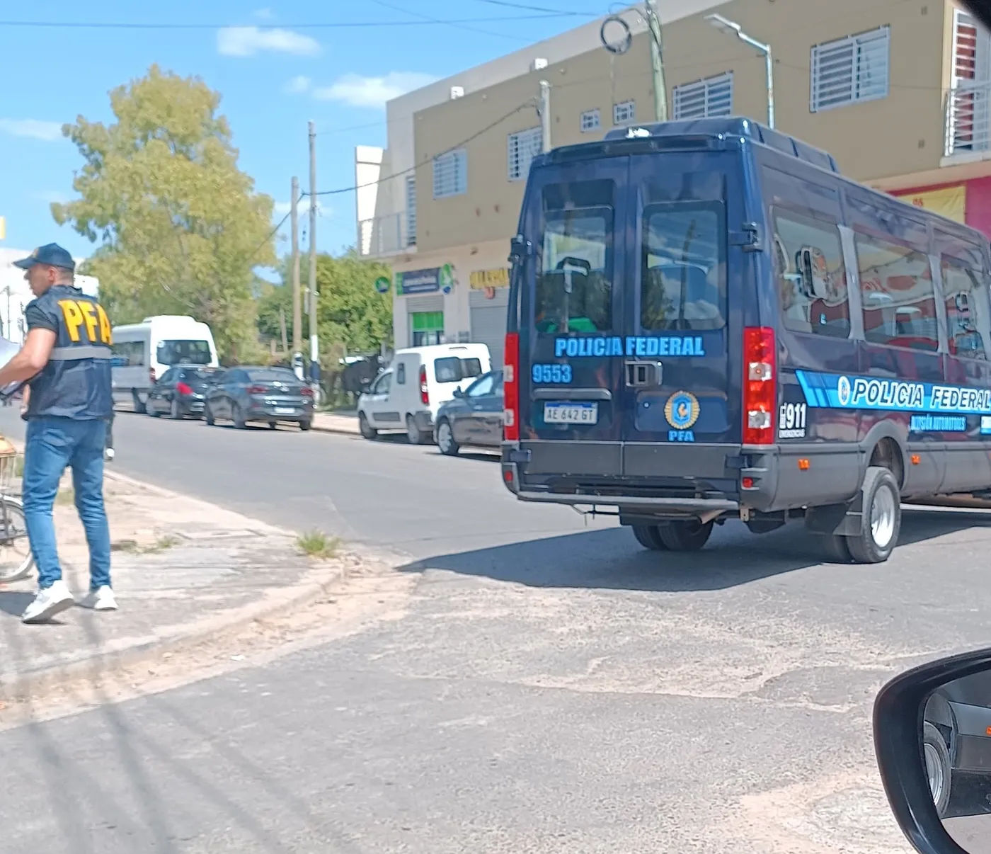 La Policía Federal Argentina realizó un gran despliegue en la feria paraguaya de La Plata