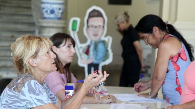 intimaron a vendedores ambulantes para que se inscriban en el registro de puesteros