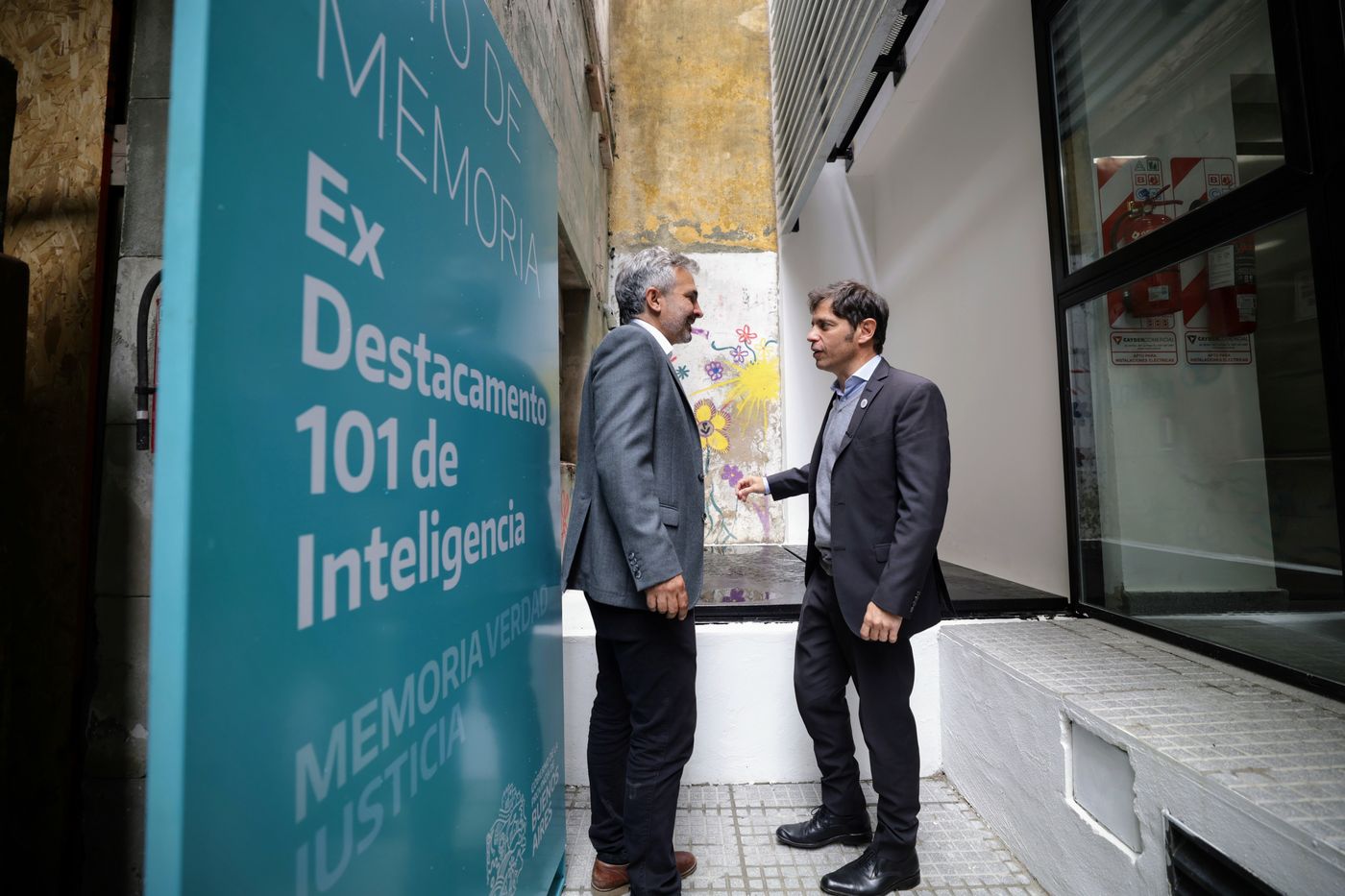 Mat&iacute;as Moreno, subsecretario de Derechos Humanos bonaerense, y Axel Kicillof