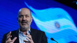 federico sturzenegger avanza con la reforma del estado y planea eliminar 60 organismos publicos federico sturzenegger avanza con la reforma del estado y planea eliminar 60 organismos publicos