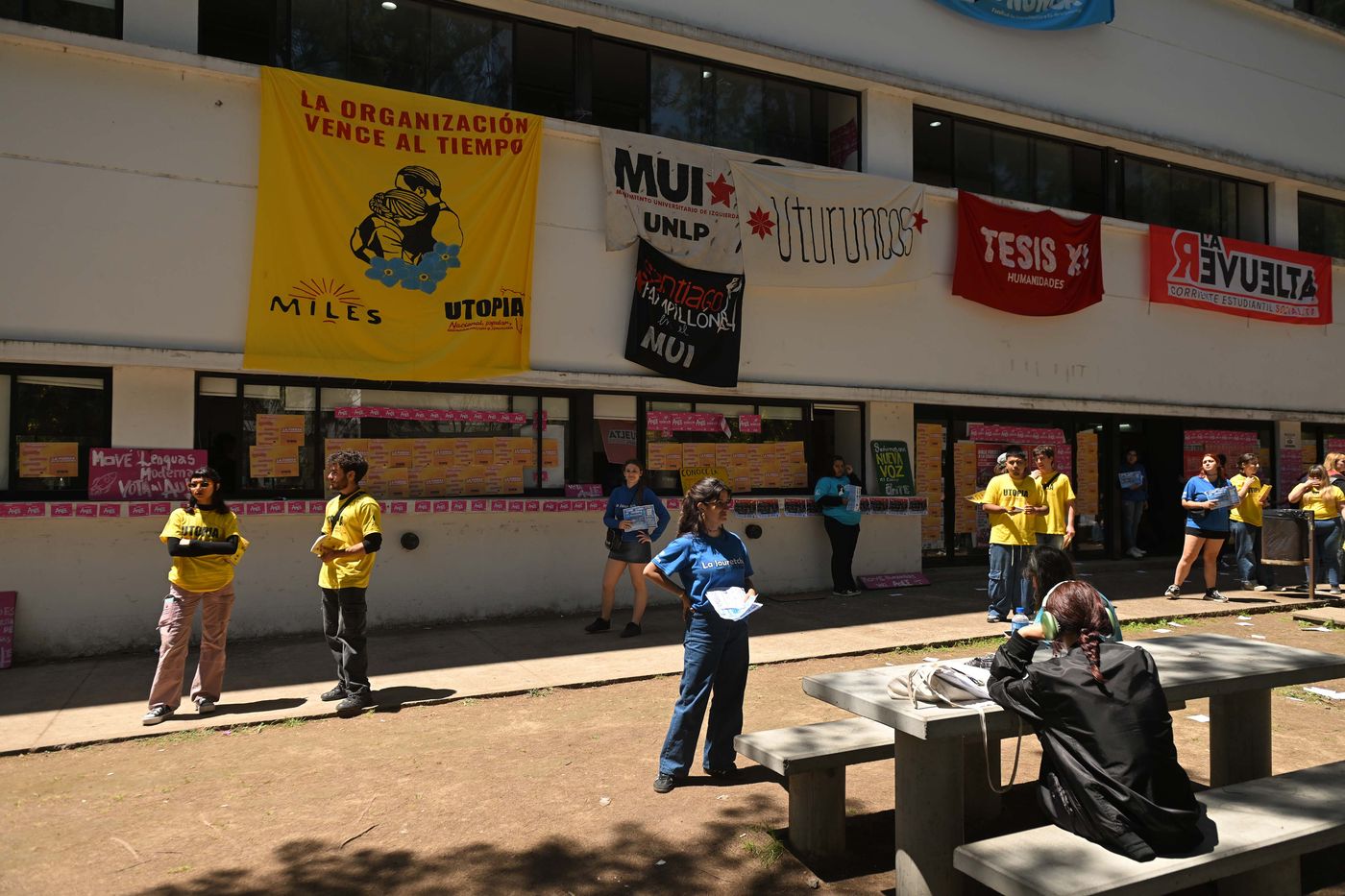 Elecciones estudiantiles en la UNLP 2025 Facultad de Psicología (15)