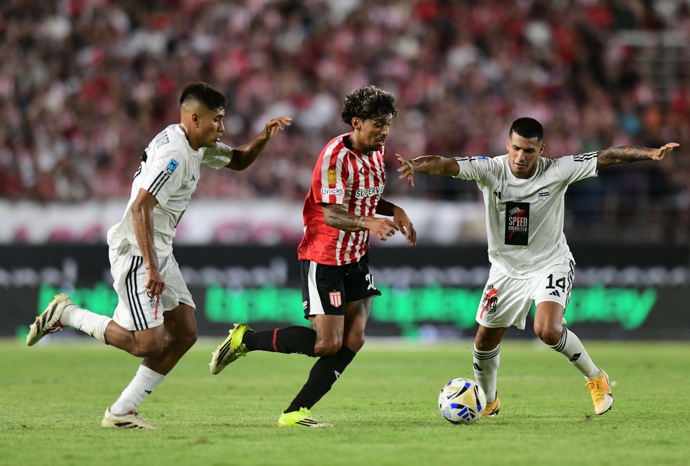 Botafogo volvió a la carga por Cristian Medina.