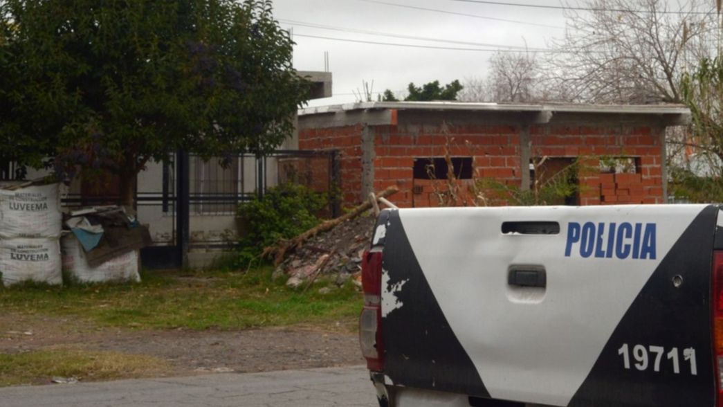 Lo detienen cuando desarmaba una moto robada a la madrugada en un descampado de La Plata