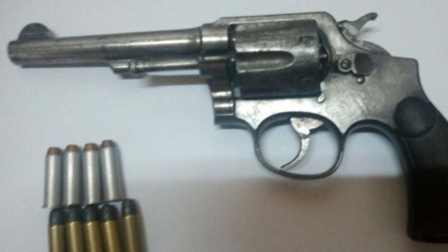 fuga y tiros en ensenada: esquivaron un control, dispararon contra la policia pero cayeron