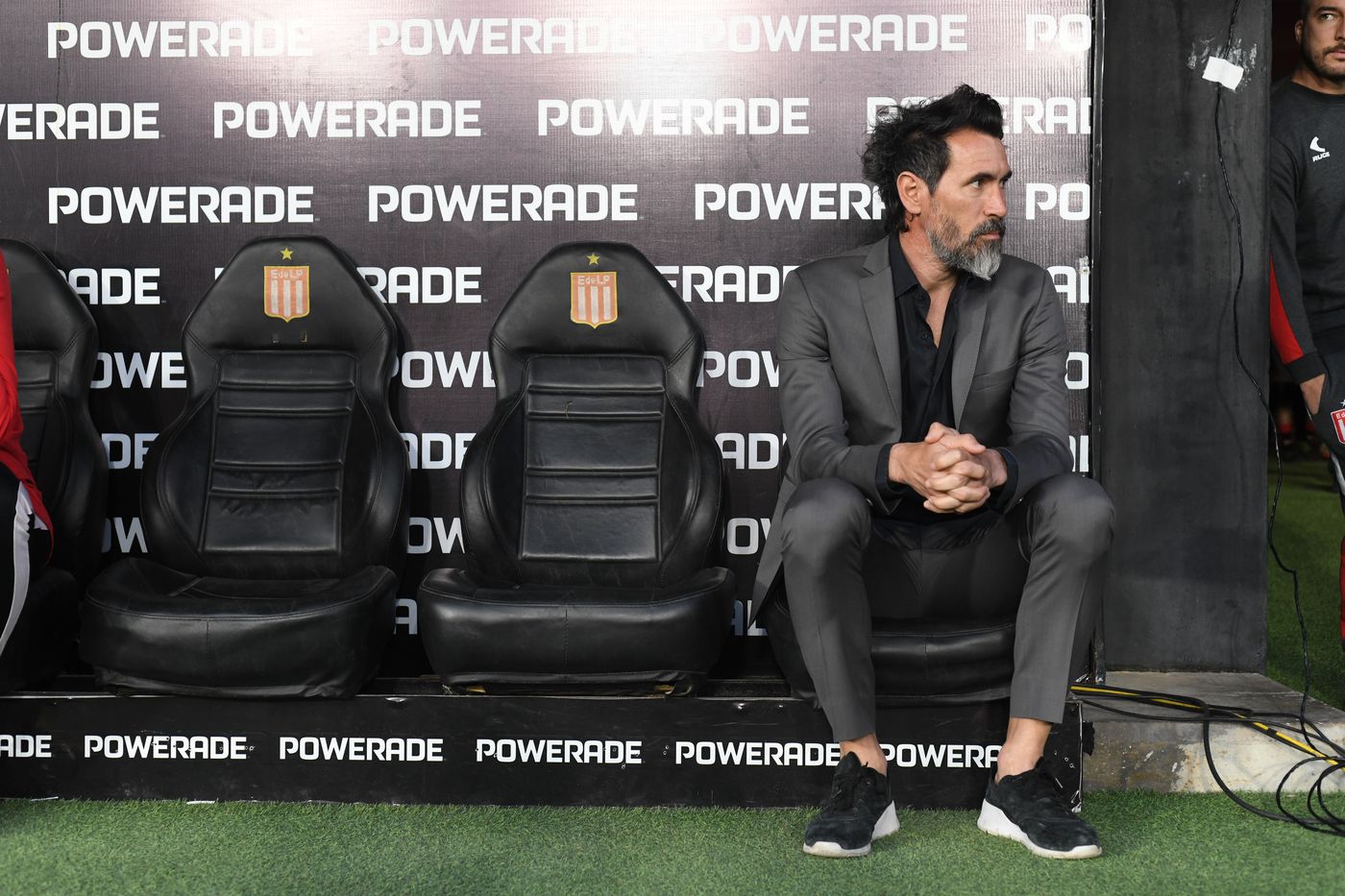 Eduardo Domínguez Estudiantes Banco de Suplentes 3.JPG