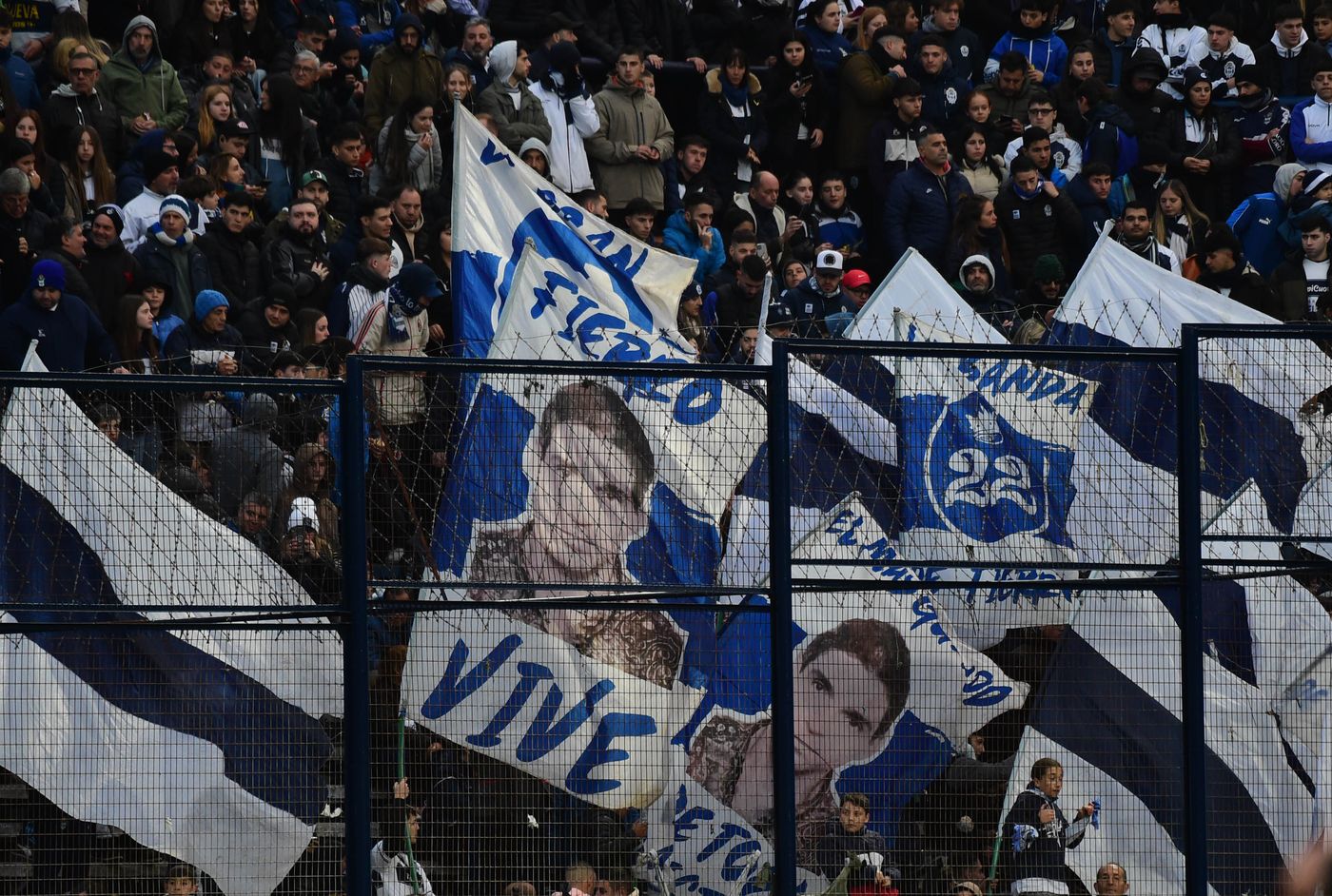Gimnasia Banfield Hinchada 2.JPG