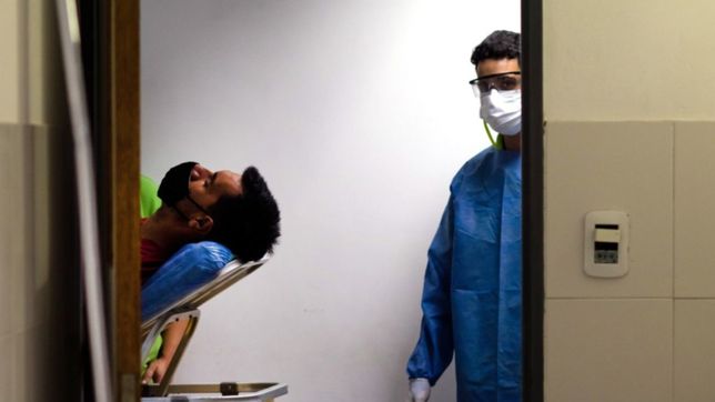 una experta advierte que la cepa omicron podria reinfectar a los recuperados del covid-19