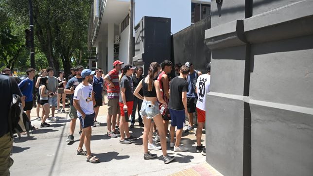 los munequeros de la plata protestaron contra las prohibiciones del municipio