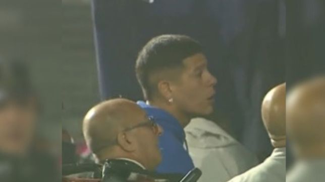 video: el gran gesto de marcos rojo con la gente del lobo en medio de los gases