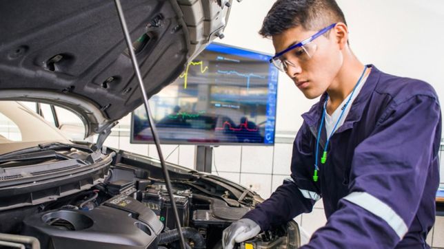 ofrecen capacitaciones gratuitas a jovenes que buscan su primer trabajo en la plata
