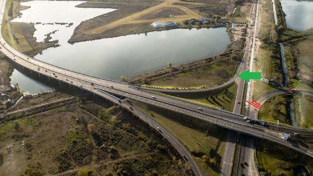 cierran la subida de la autopista por el vuelco de una carga de harina