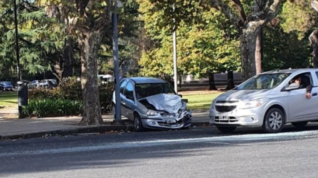 Un fuerte choque en una avenida de La Plata dejó una persona herida