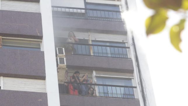 video: susto y tension en pleno centro platense por un incendio en un edificio
