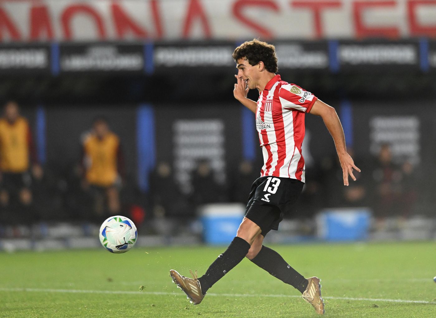Gastón Benedetti brilló ante Flamengo y puso en duda a Eduardo Domínguez