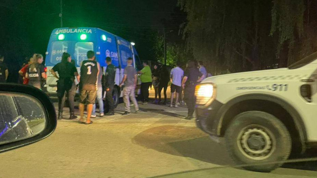 un joven fue apunalado en cuando estaba por entrar a su casa de la plata