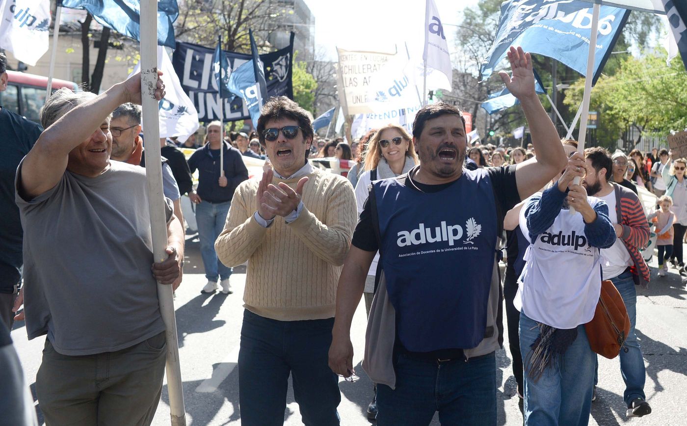 Marcha Adulp UNLP docentes 26-9.jpg