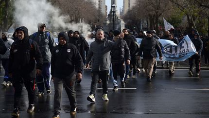 Trabajadores del Astillero Río Santiago marcharon hasta el centro por mejoras salariales