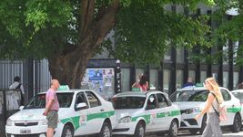 los duenos de los taxis piden luz verde para aumentar las tarifas y llevar la bajada de bandera a $1.600 los duenos de los taxis piden luz verde para aumentar las tarifas y llevar la bajada de bandera a $1.600