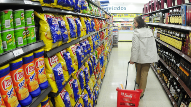 ultimo lunes para aprovechar una oferta de cuenta dni en un supermercado platense