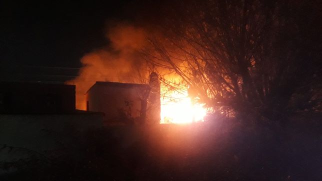 vecinos de city bell organizan una campana para ayudar a la familia victima de un devastador incendio