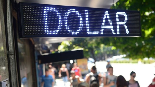 el gobierno subio las tasas pero no pudo controlar la escalada del dolar