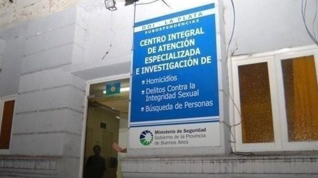 abuso de su empleada en la plata y quiso regalarle chocolates y perfumes como disculpas