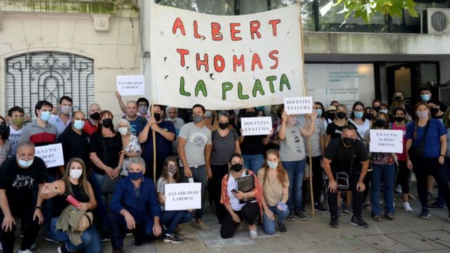 docentes de la escuela albert thomas se manifestaron y exigieron por estabilidad laboral