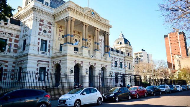 con un paro ya lanzado, la provincia convoco a negociar a estatales y docentes