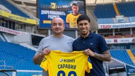 la llamativa presentacion de saravia en rusia y el mensaje encubierto para el pata castro la llamativa presentacion de saravia en rusia y el mensaje encubierto para el pata castro