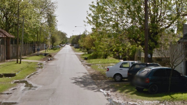 en plena manana le robaron 400 mil pesos y una play a un mecanico de motos de la plata